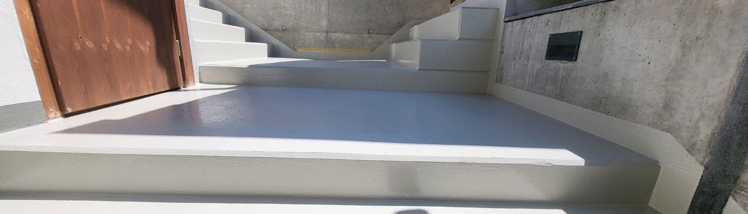 Aussentreppe, frisch gestrichen Aussentreppe, frisch gestrichen